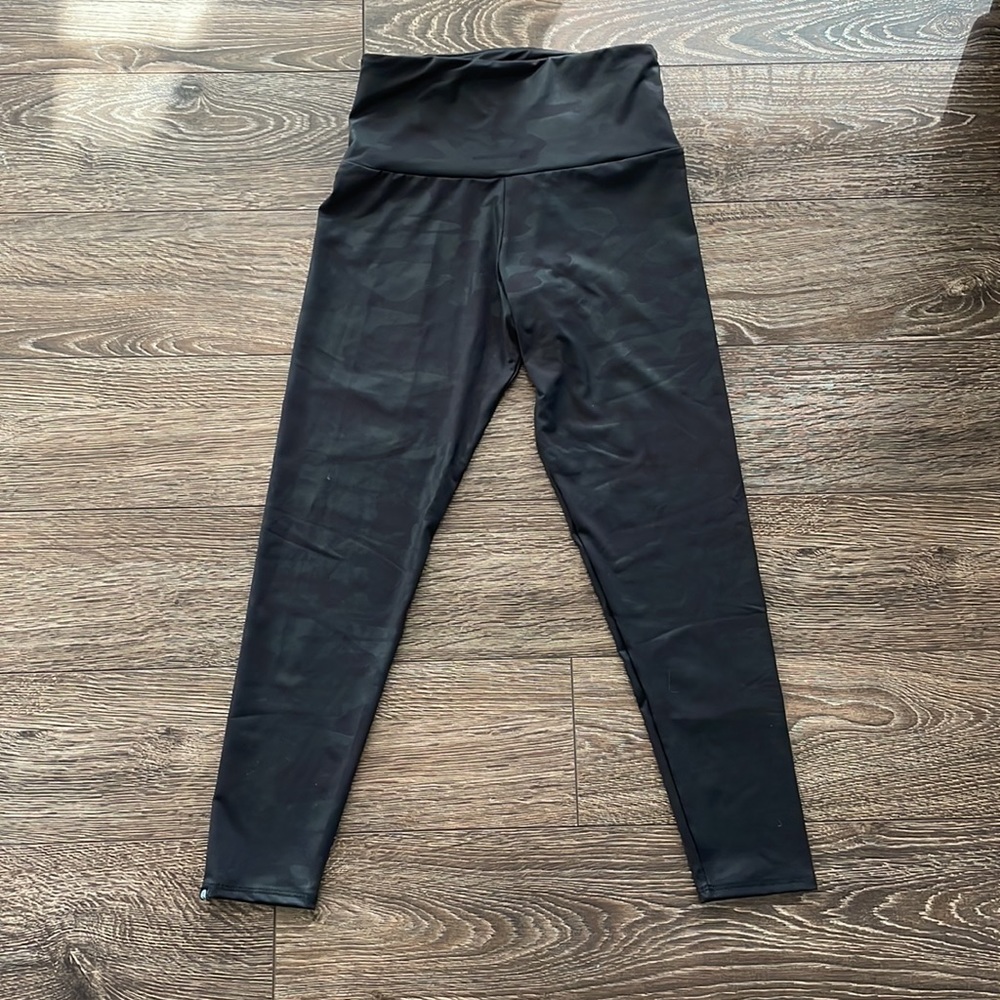NWOT Onzie Small Black Army Detail. 🖤